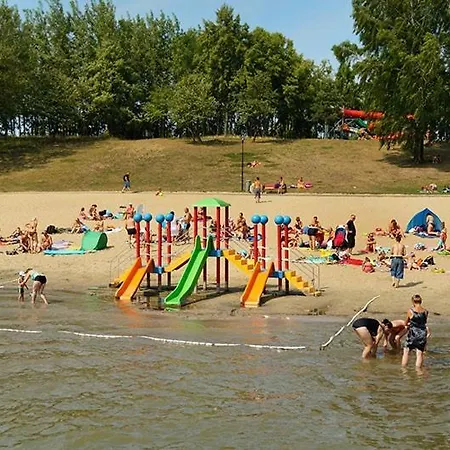 Dom Nad Jeziorem, Przy Lesie * Члухув